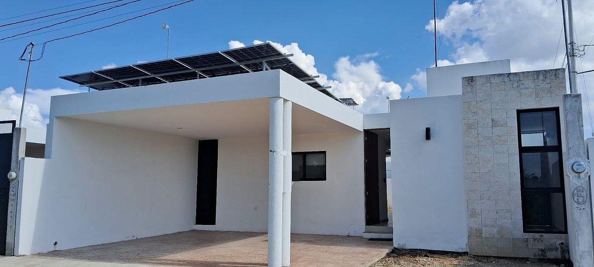 CASA DE UNA PLANTA EN RENTA EQUIPADA CON PANELES SOLARES Y ALBERCA. EN MERIDA